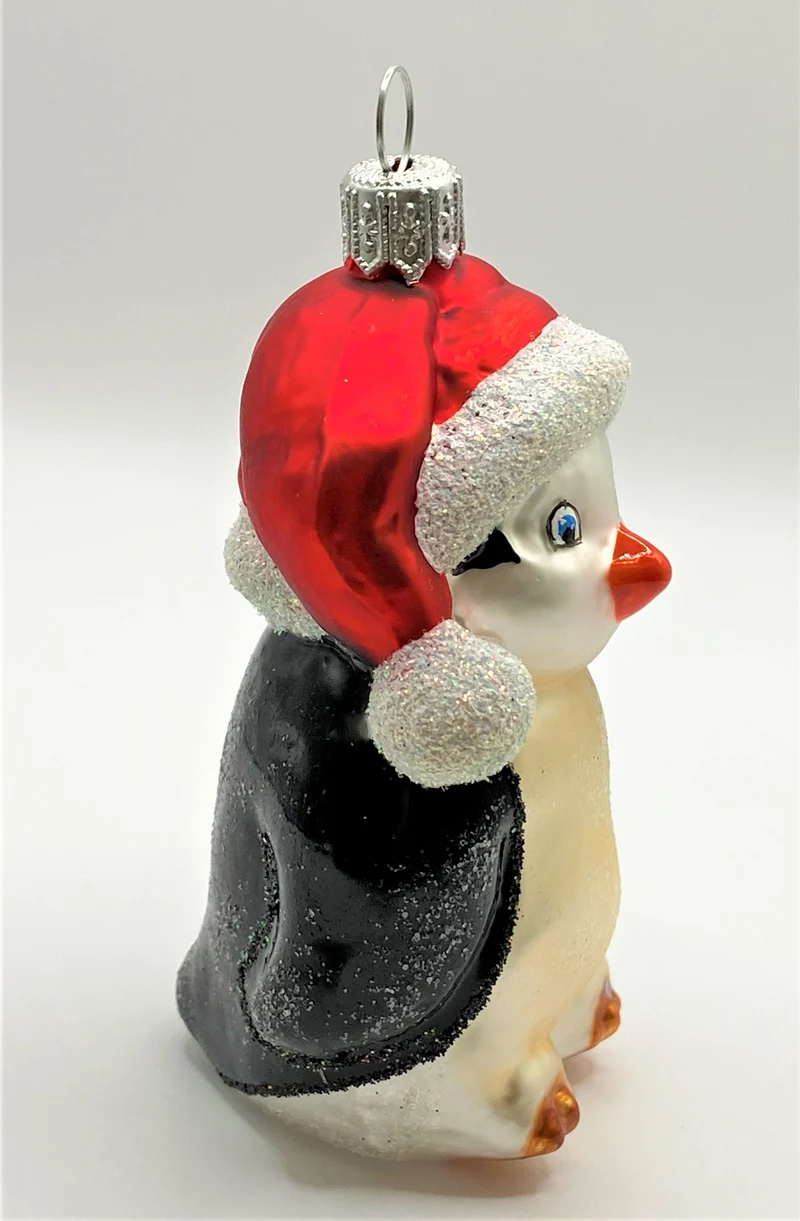 Pinguin mit roter Pudelmütze
