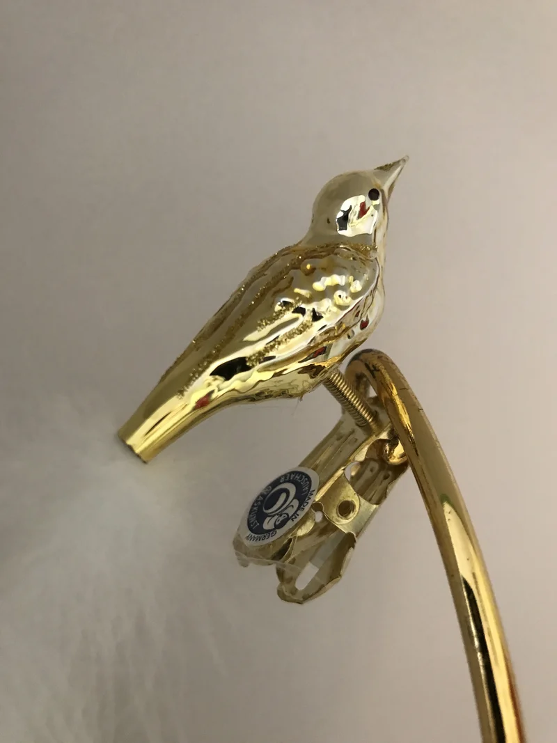 Kleines goldenes Vögelchen