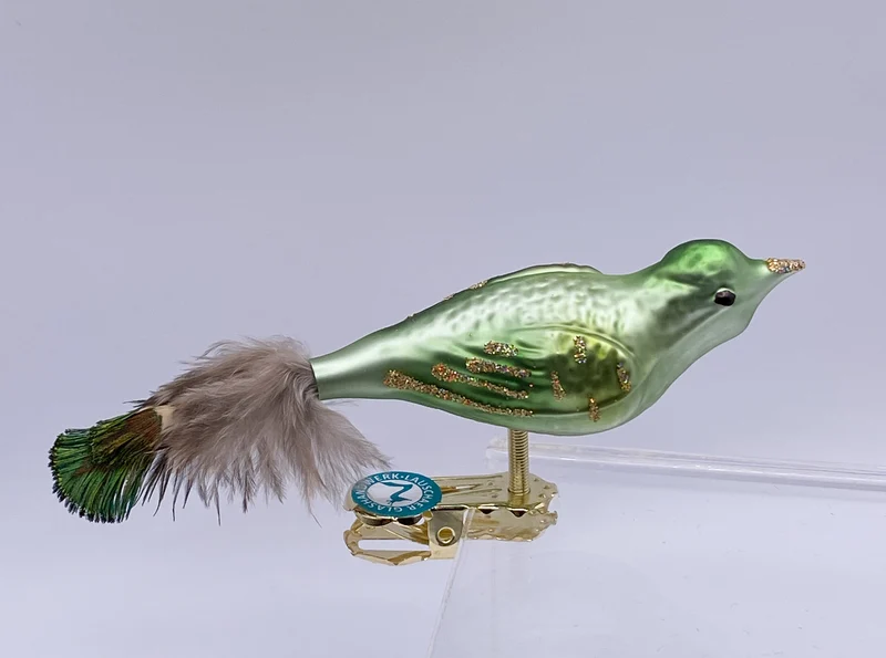 Olivgrüner Vogel