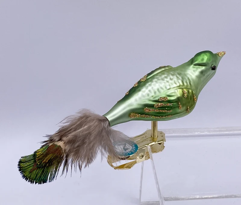 Olivgrüner Vogel