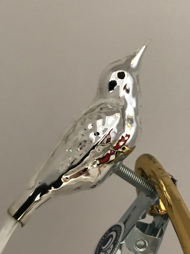Kleiner silberner Vogel, Fiberglas