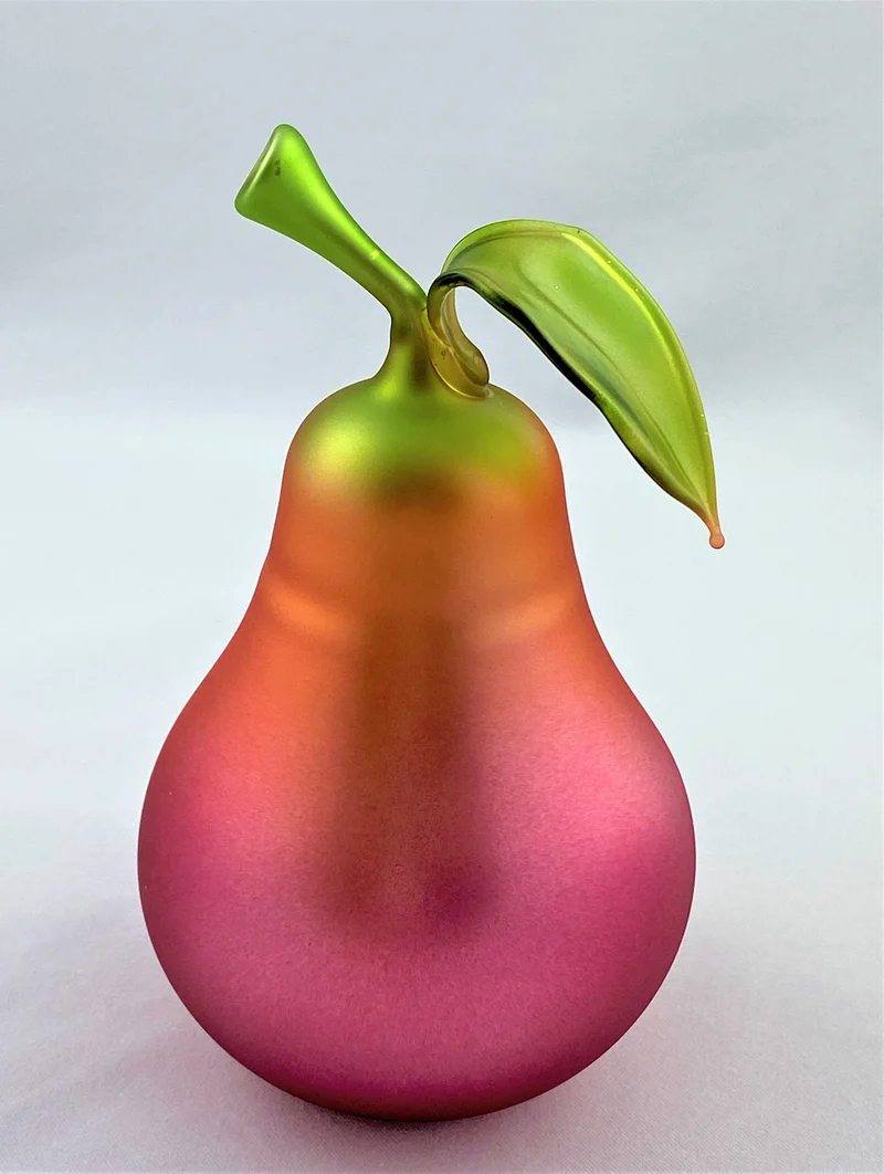 Birne mit Blatt