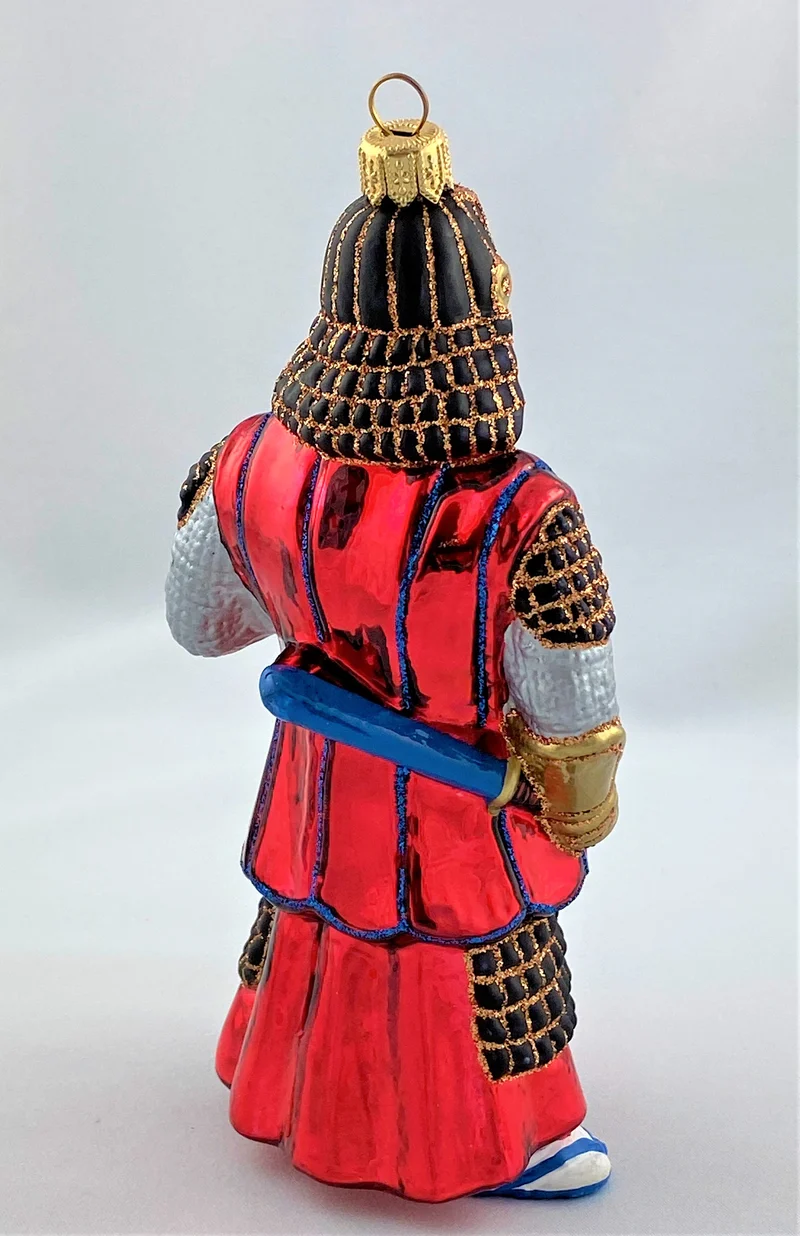 Japanischer Samurai Krieger in rotem Gewand
