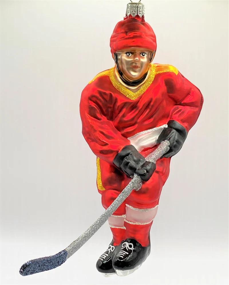 Schweizer Eishockey Spieler in rotem Trikot mit weissen Streifen