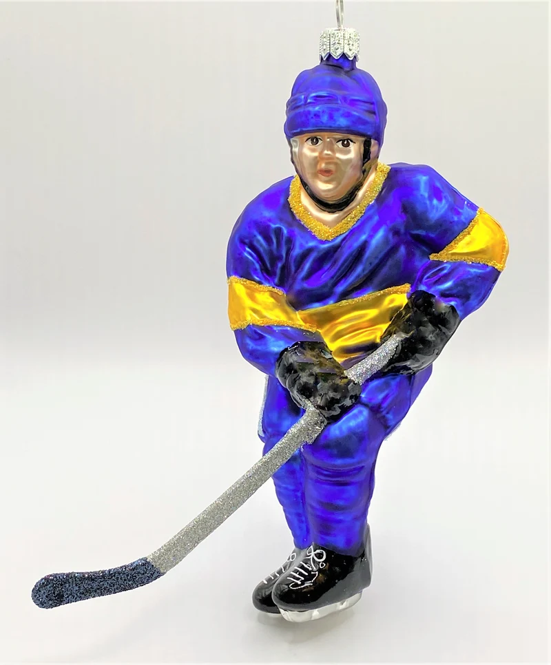 Schweizer Eishockey Spieler in blauem Trikot mit gelben Streifen