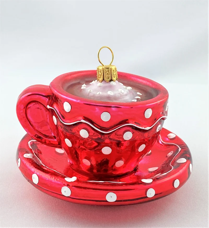 Heisse Schokolade in roter, weiss getupfter Tasse, Capuccino