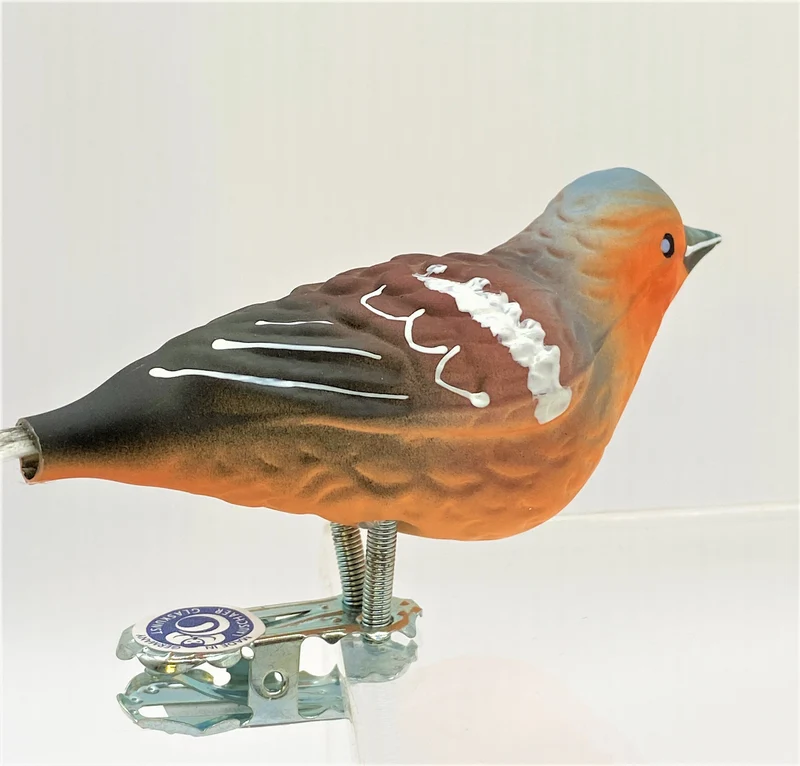 Buchfink mit Fiberglasschwänzchen