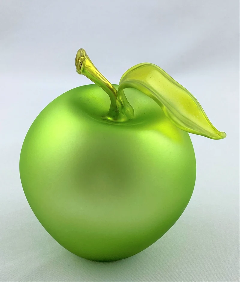 Grüner Apfel mit Blatt