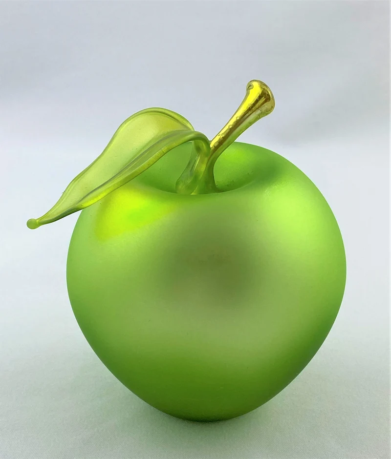 Grüner Apfel mit Blatt