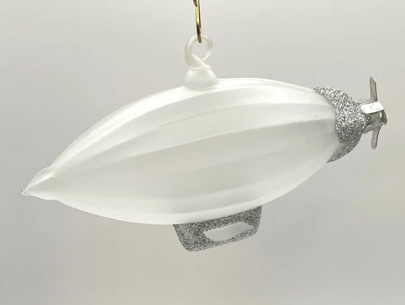 Zeppelin, transparent