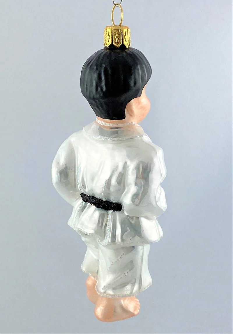 Karate-Kämpfer mit schwarzem Gürtel
