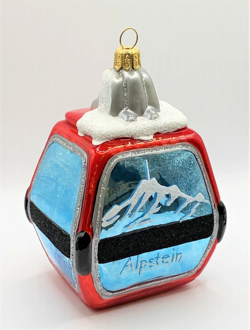 Verschneite Luft-Seilbahn, Ski-Gondel mit Aufschrift " Alpstein "