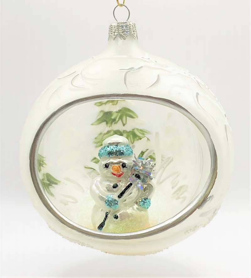 Schneemann in bemalter transparenter Kugel