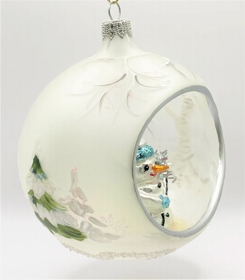 Schneemann in bemalter transparenter Kugel