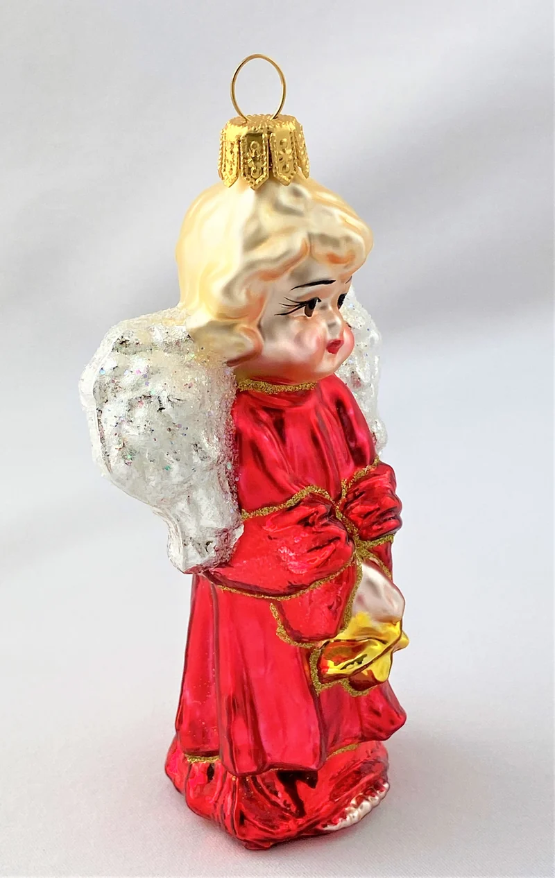 Engel mit Stern im roten Kleid