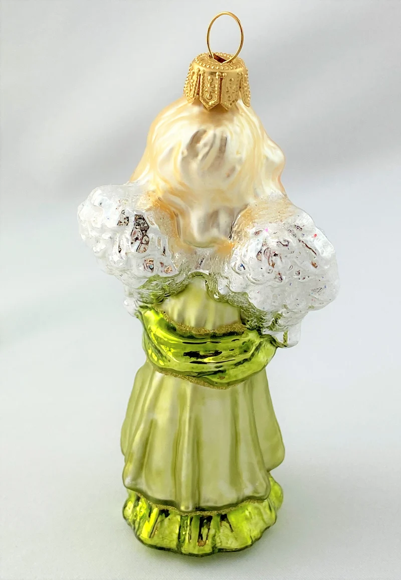 Engel mit Stern im grünen Kleid