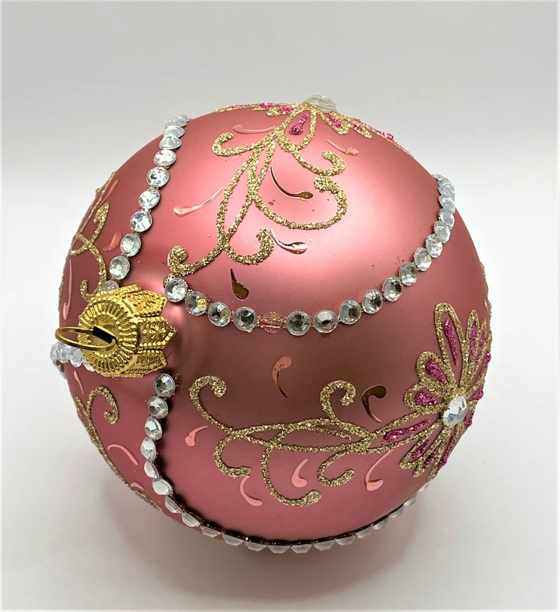 Kugel altrosa mit goldenem Ranken-Motiv und Glitzersteinen