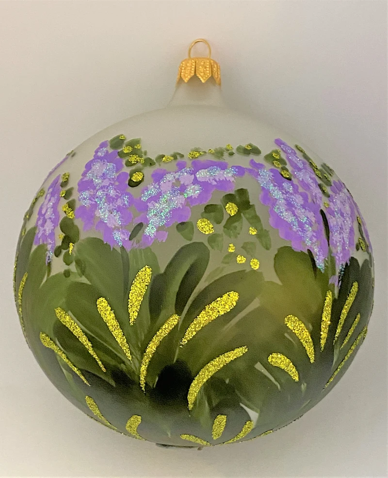 Fliegenpilz-Gruppe in Kugel mit Schnecke und Blumen bemalt