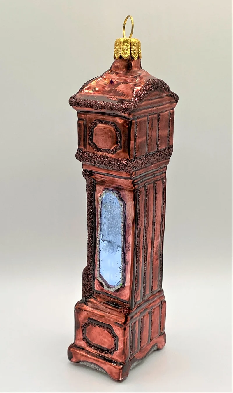 Dunkelbraune Kastenuhr