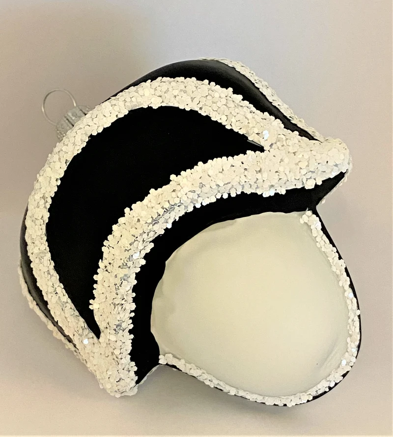 Venezianische Maske mit schwarzem Dreispitz