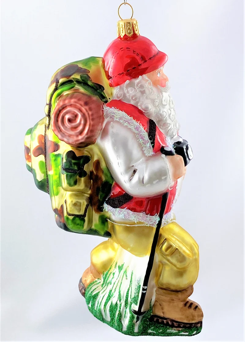 Der Weihnachtsmann auf grosser Wandertour