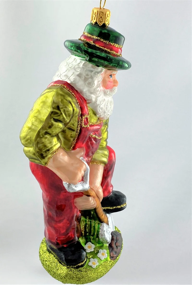 Der Weihnachtsmann beim Gärtnern