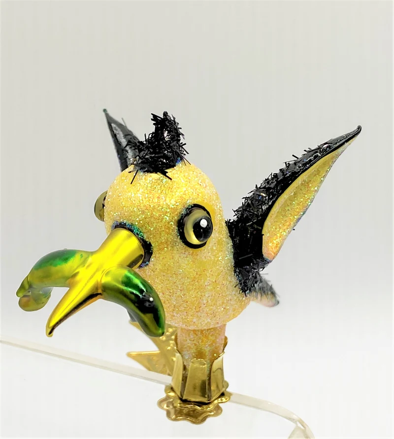 Vogel mit Fisch im Schnabel auf Clip