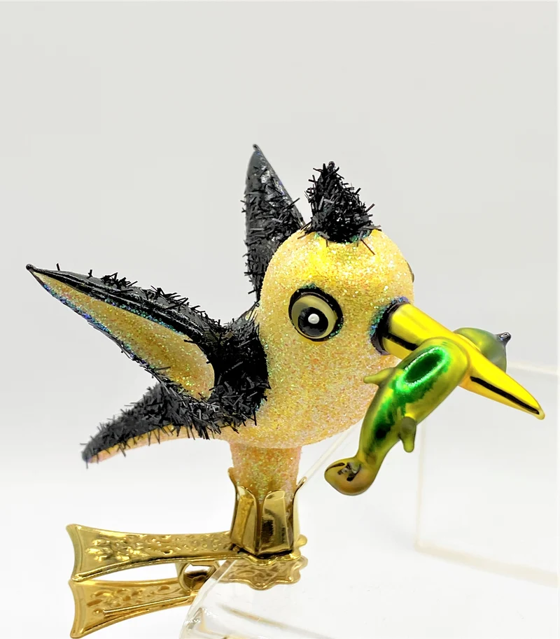 Vogel mit Fisch im Schnabel auf Clip