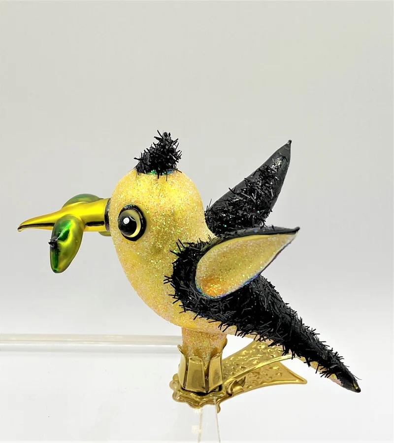 Vogel mit Fisch im Schnabel auf Clip