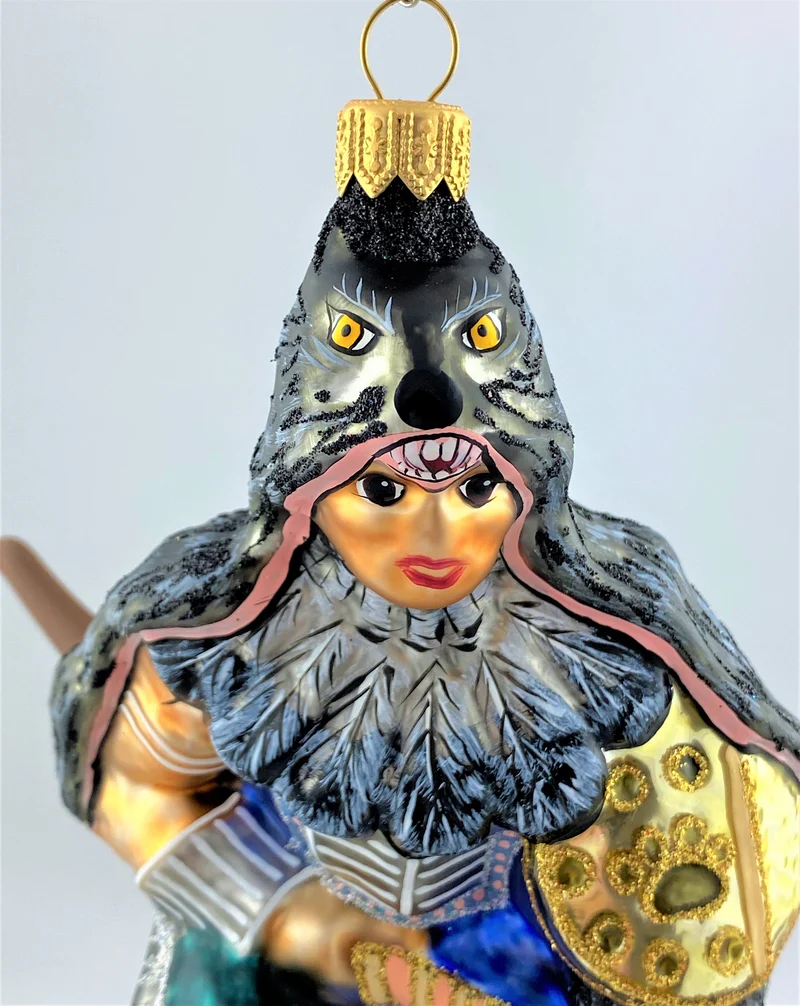 First Nation Krieger im Wolfspelz mit Schild und Speer