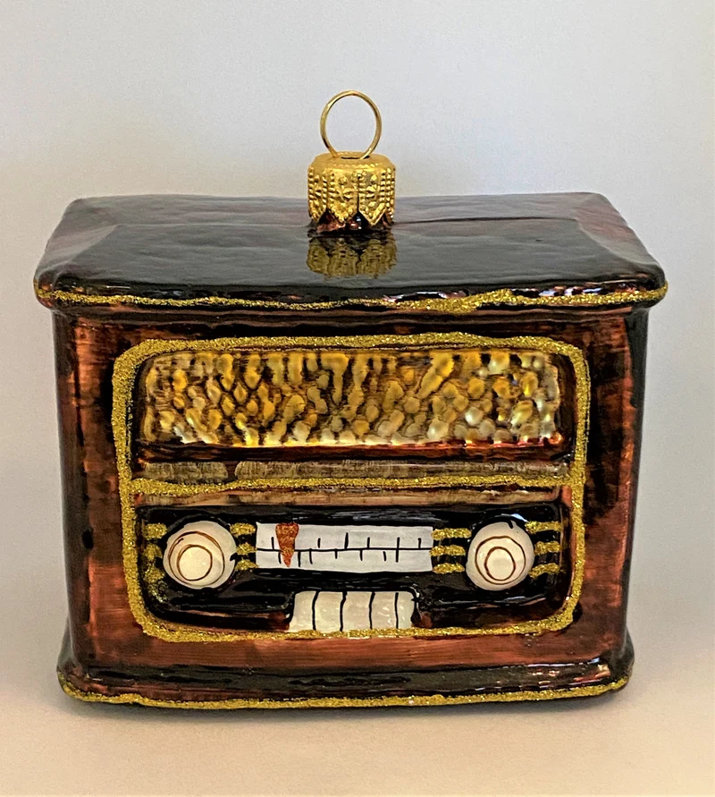 Röhren-Radio mit dunkelbraunem Gehäuse