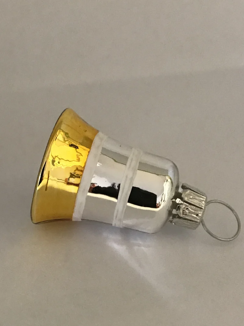 Kleines Weihnachts-Glöckchen silber mit goldenen und weissen Streifen