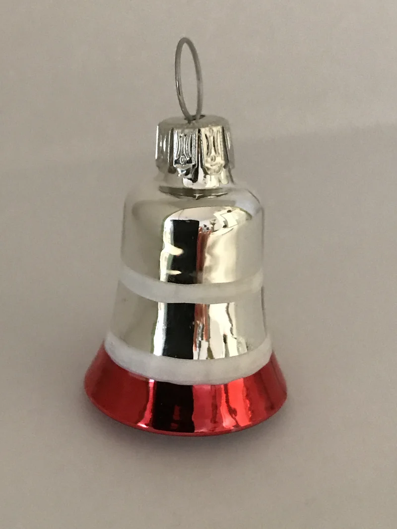 Kleines Weihnachts-Glöckchen mit roten und weissen Streifen