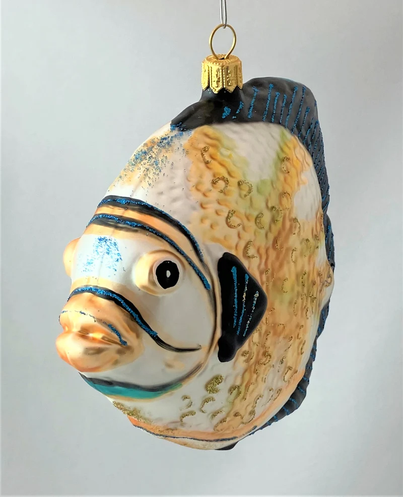 Grosser Riff-Fisch mit blauen Flossen