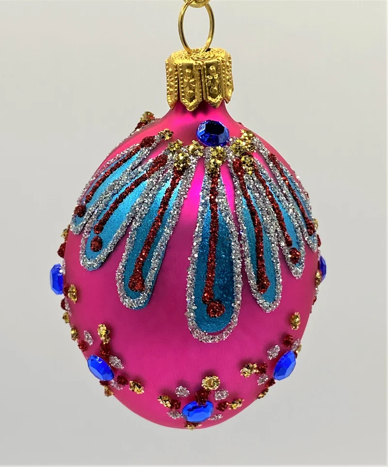Kleines Ei pink mit blauen Schmucksteinen