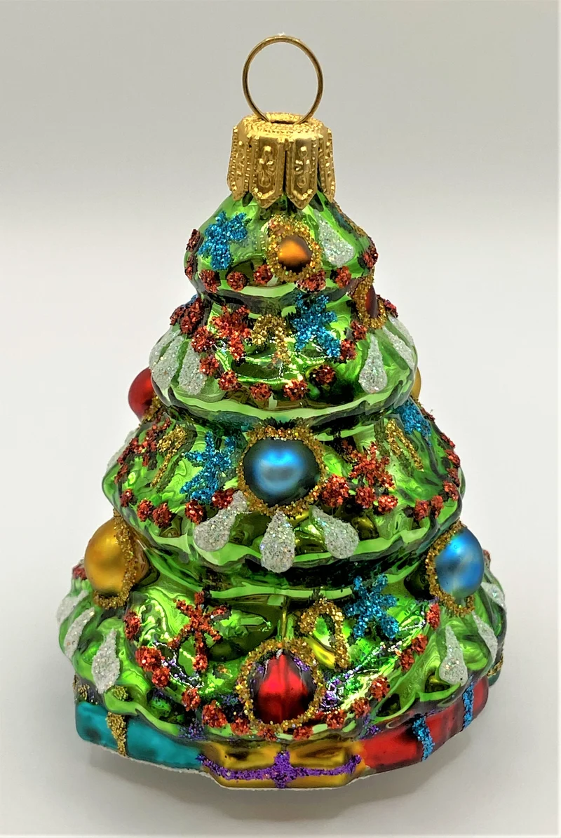 Verzierter Christbaum mit Päckli