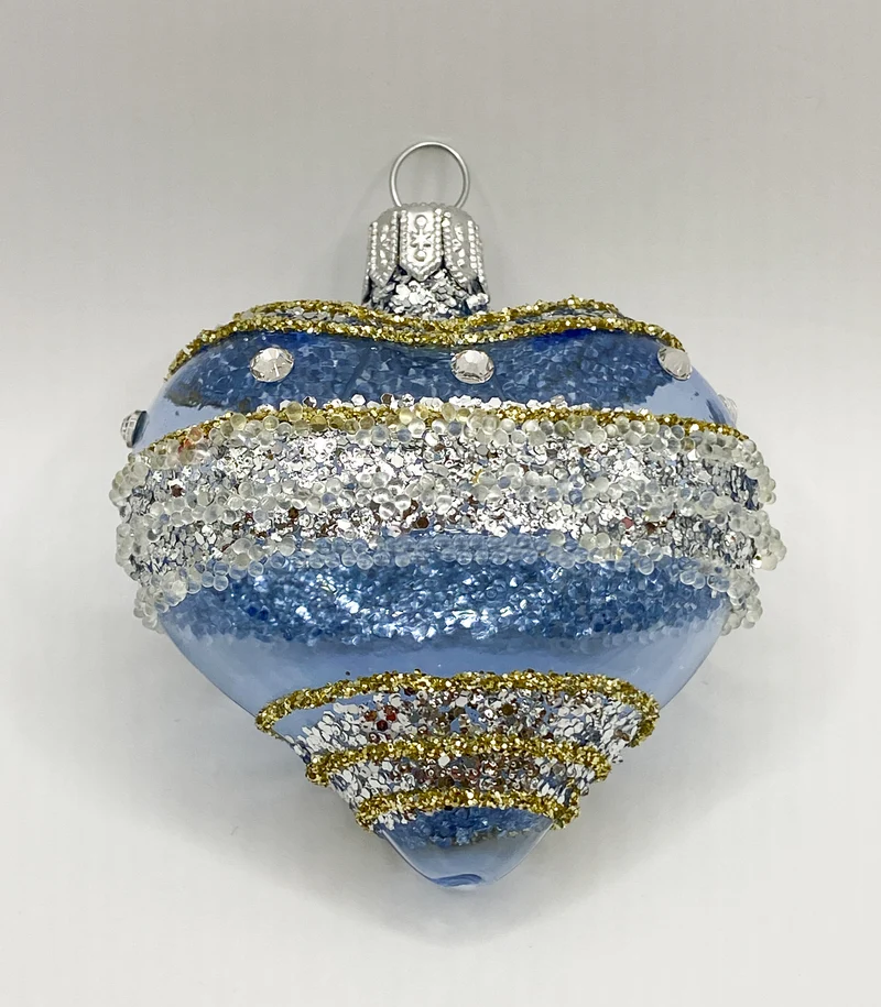 Hellblaues Herz mit Silber-Dekor