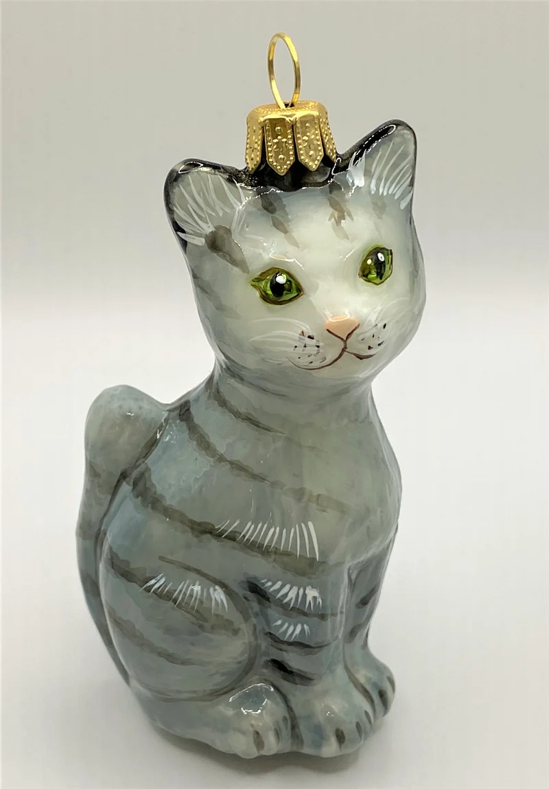 Graue Tigerkatze mit grünen Augen, KOMOZJA MOSTOWSKI