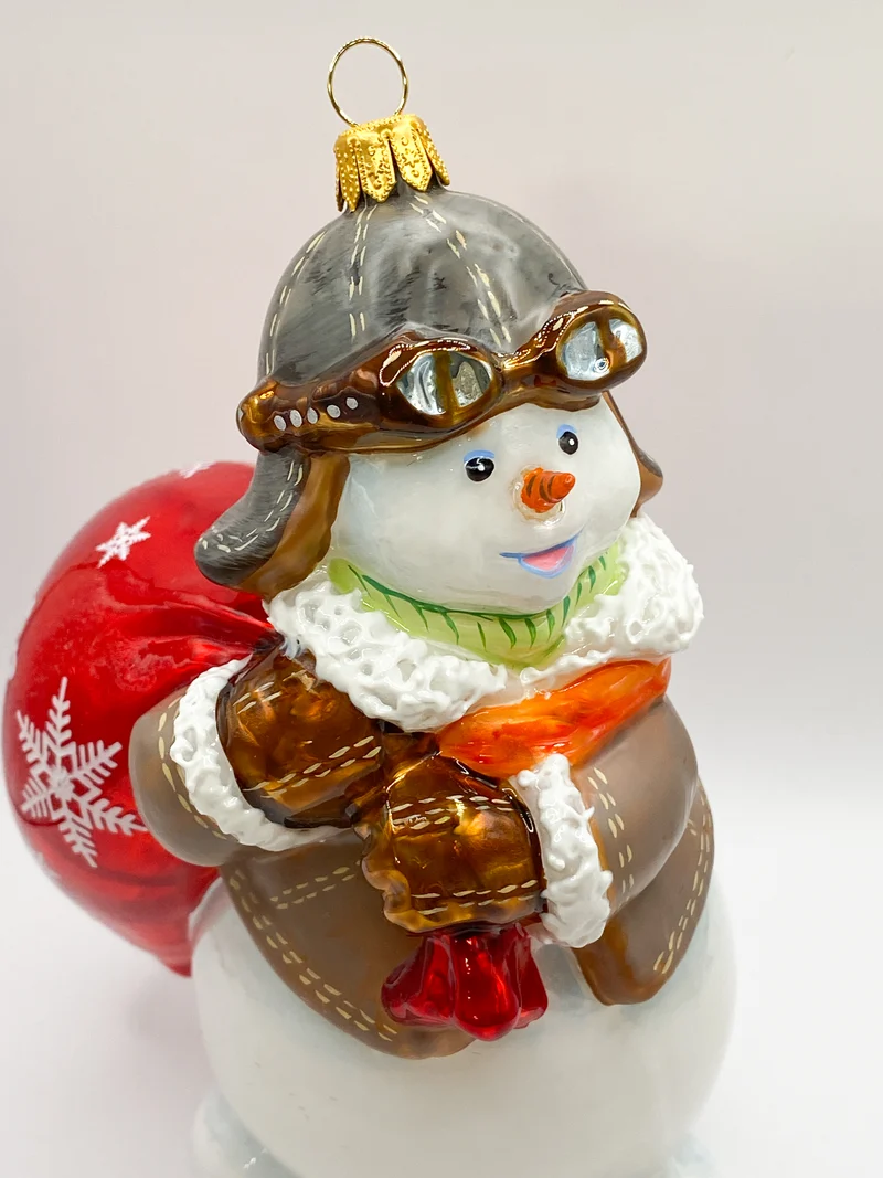 Schneemann mit Piloten-Mütze, KOMOZJA MOSTOWSKI