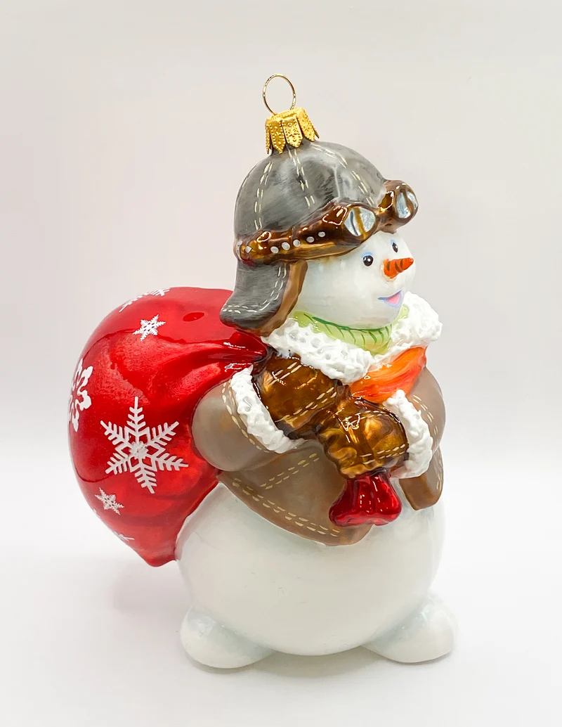 Schneemann mit Piloten-Mütze, KOMOZJA MOSTOWSKI