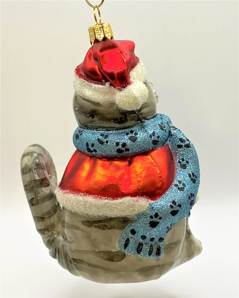 Grosse Tiger-Katze freut sich auf Weihnachten, KOMOZJA MOSTOWSKI