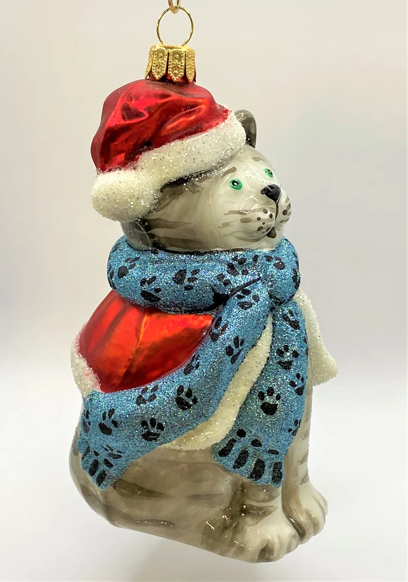 Grosse Tiger-Katze freut sich auf Weihnachten, KOMOZJA MOSTOWSKI