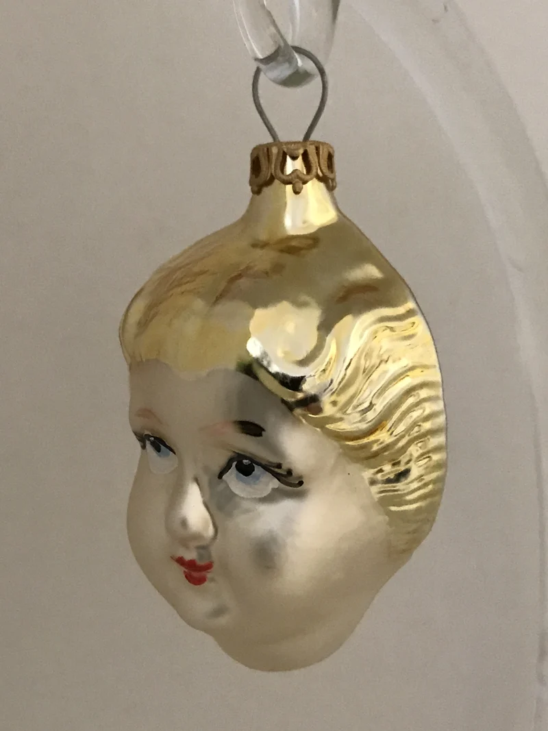 Doppelgesicht Mädchen und alte Frau