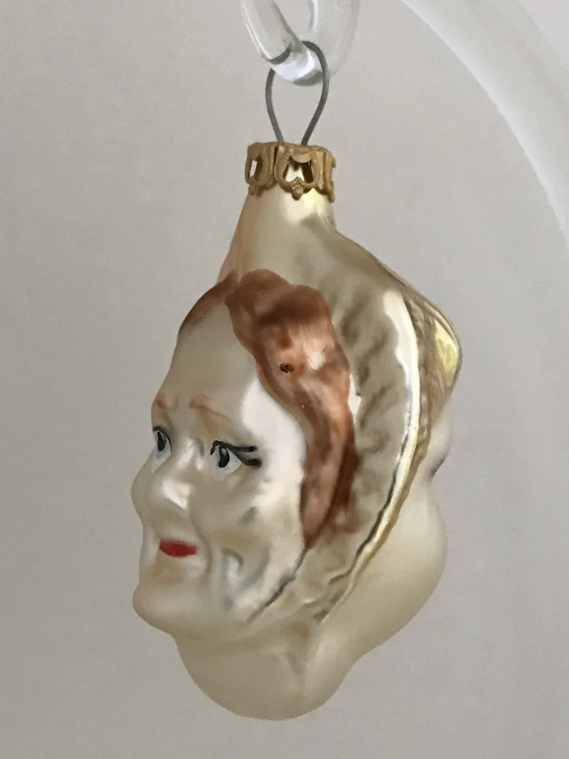 Doppelgesicht Mädchen und alte Frau