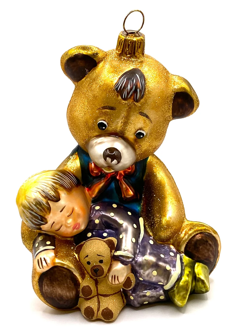 Kind im Pyjama schläft in Teddy-Bärs Armen, KOMOZJA MOSTOWSKI