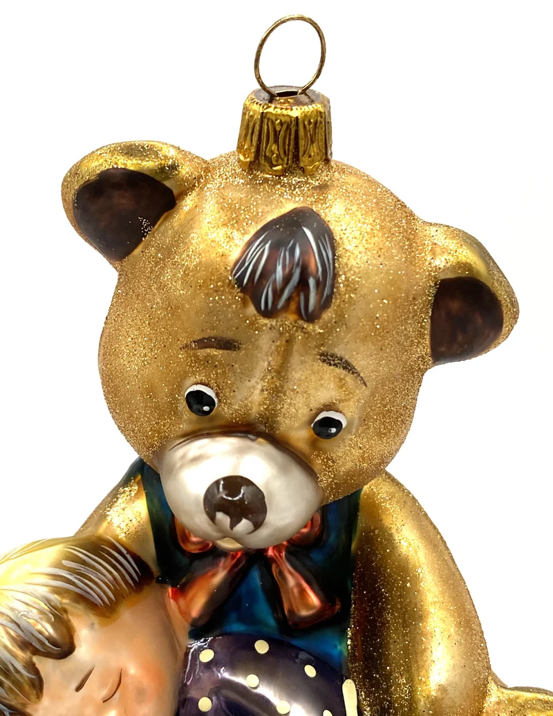 Kind im Pyjama schläft in Teddy-Bärs Armen, KOMOZJA MOSTOWSKI