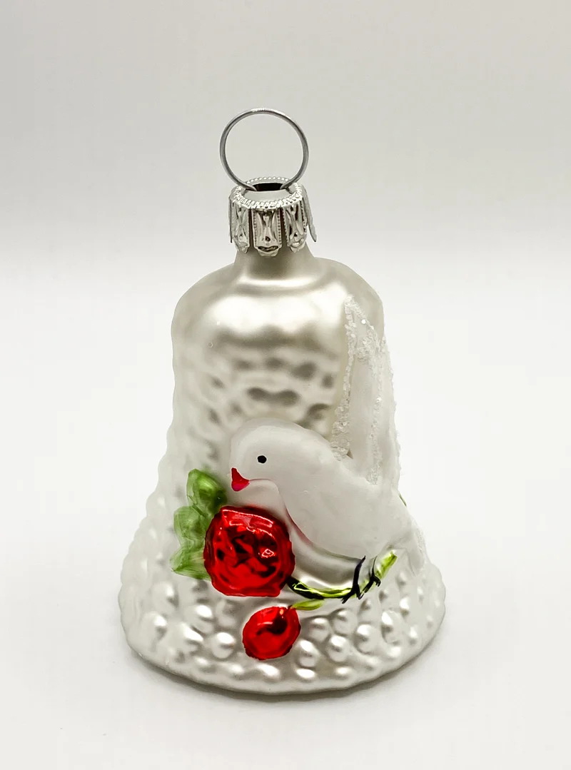 Weisses Weihnachts-Glöckchen mit weißer Taube