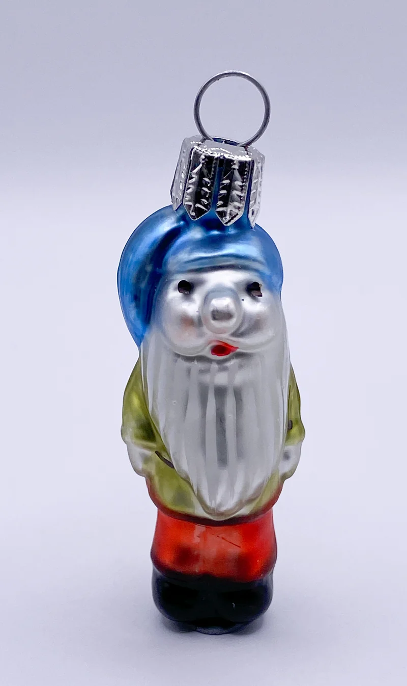 Zwerg mit langem Bart, blaue Mütze