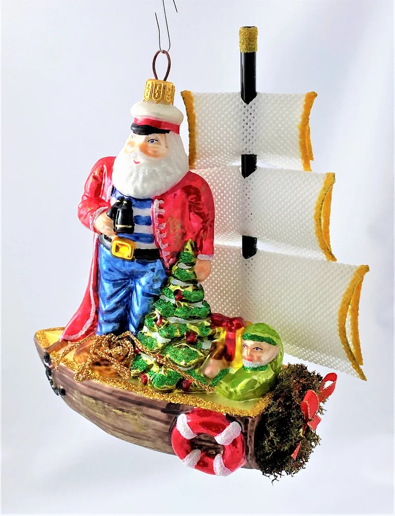 Seefahrer Santa bringt die Geschenke mit der Windjammer