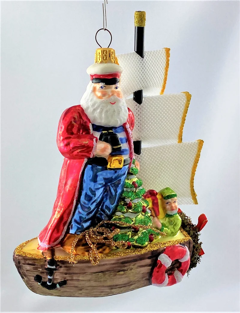 Seefahrer Santa bringt die Geschenke mit der Windjammer
